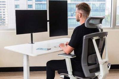 當(dāng)內(nèi)嵌顯示屏成為趨勢,什么都要管的智能辦公桌變&ldquo;雞肋&rdquo;了嗎?